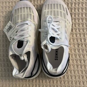 Brand New Women’s / Girl’s Adidas White and Black Athletic Shoes, Size 4